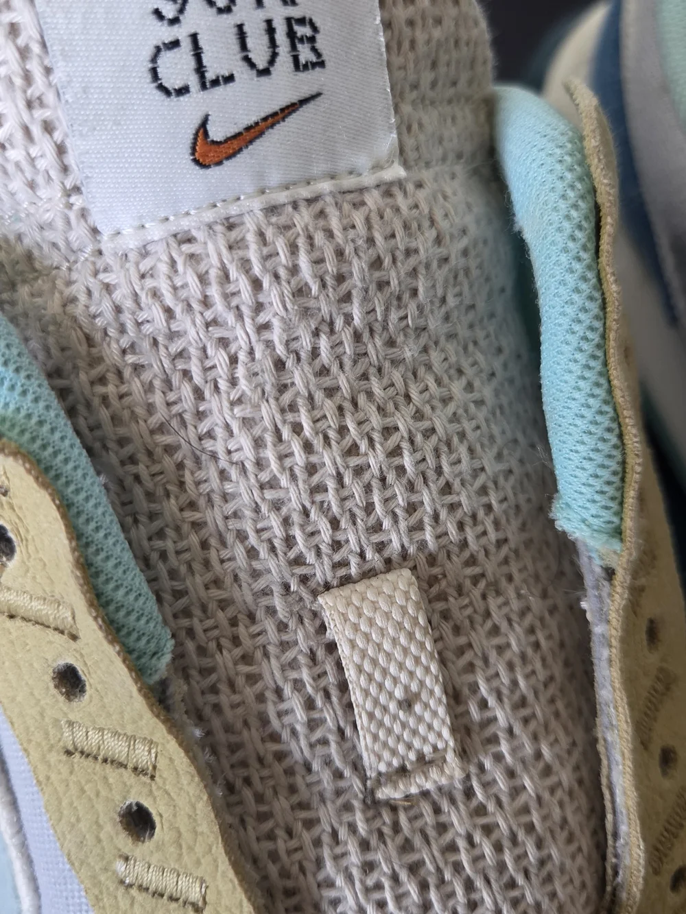 Nike Air Max Pre-Day SE WOLF GREY RIFT BLUE WHEAT GRASS